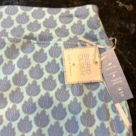 NWT- athletic skort with built-in shorts, size large. - Picture 4 of 7